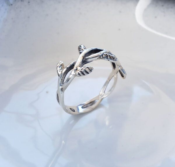 Sterling Silver leaf-inspired Ring